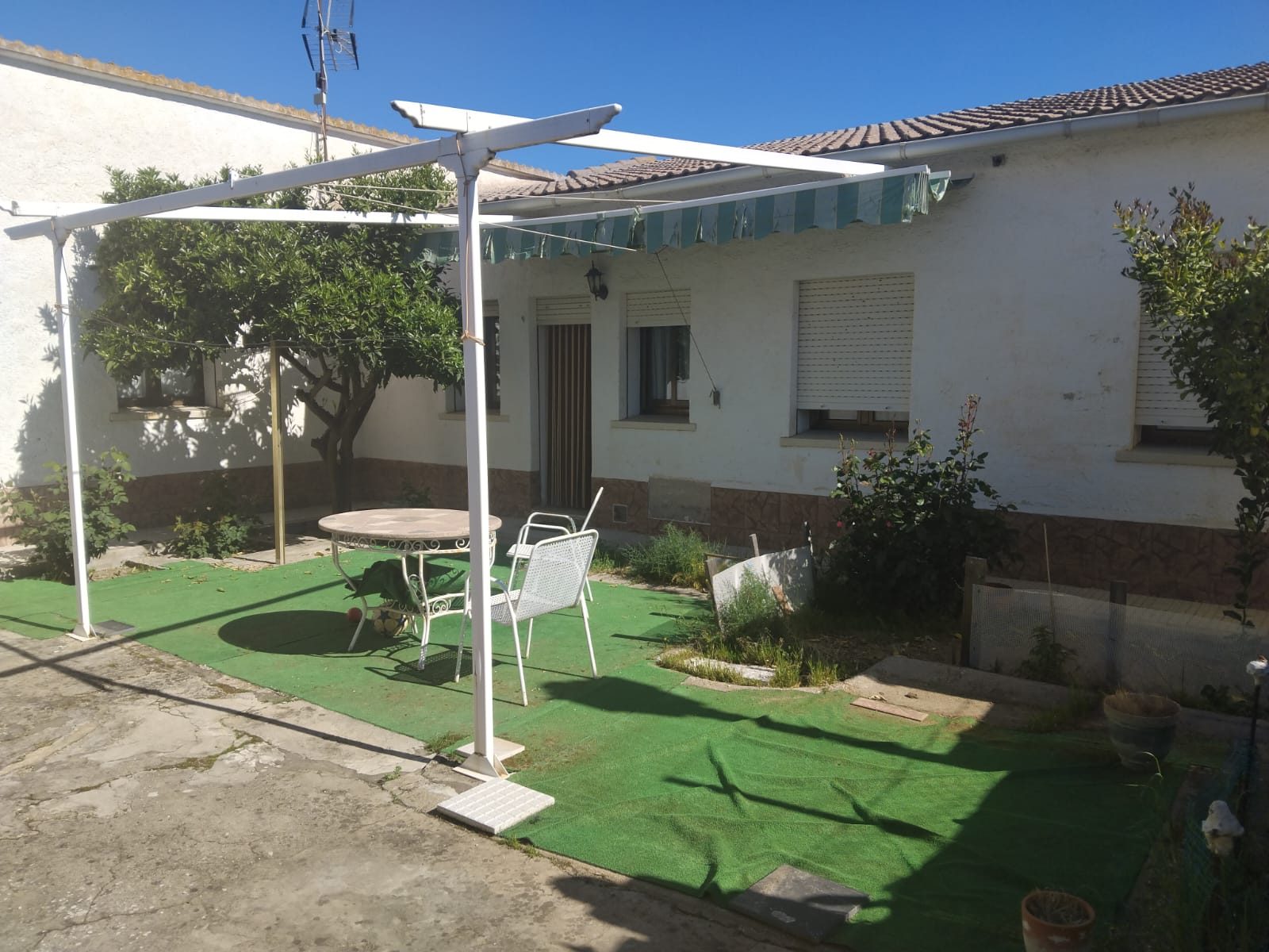 Fantástica casa de pueblo con patio